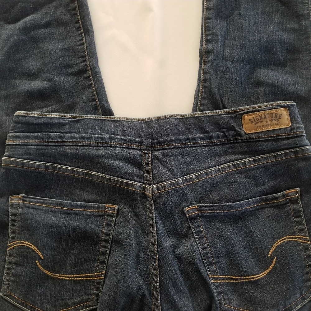 Signature by Levi Strauss Capris